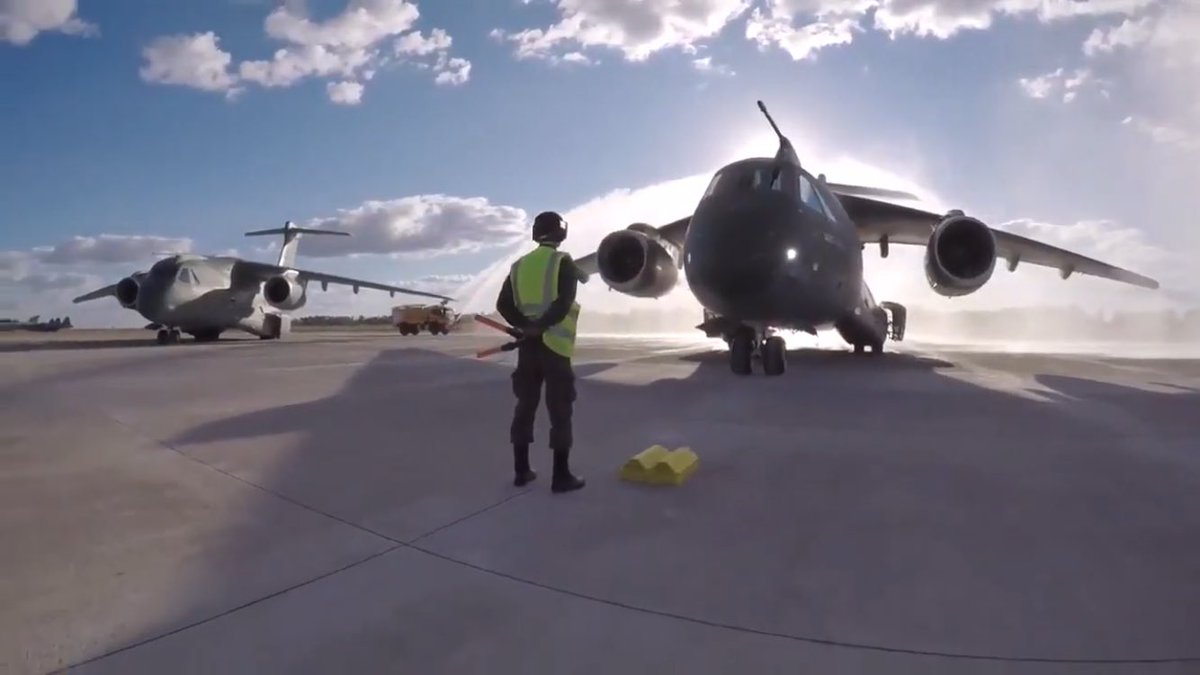 areamilitarof's tweet photo. E assim mais um KC-390 chega à Ala 2 para fomentar e disponibilizar meios necessários no cumprimento da missão designada à @fab_oficial na defesa e segurança de nossa Dimensão 22.
#dimensao22 #ala2 #anapolis #fab https://t.co/D8WtZpeL0o