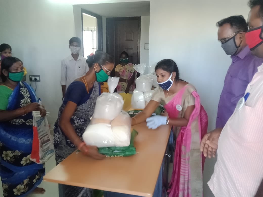 READSathy's tweet photo. #Covid19
#EmergencyReliefMatrials
#CommunitySupportgroup

#READ distributing Emergency Relief Materials to Community Support Group members in Gobi.
#730 families were benefited https://t.co/81HctAB8cg