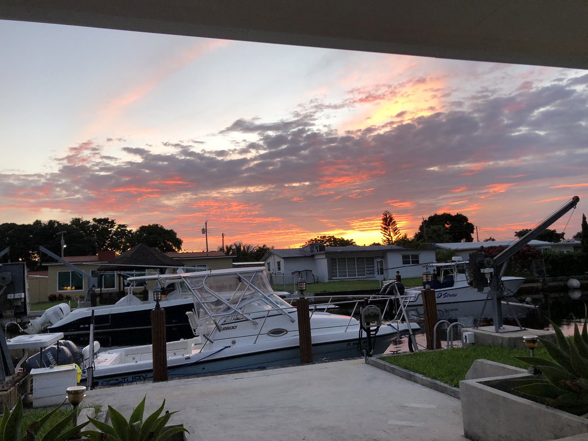 ReyLavandera's tweet photo. #SaltLife #saltybones #sunset https://t.co/DkhSt61ElD