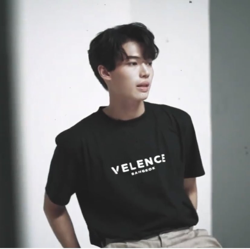 WinmetawinO's tweet photo. เสื้อจ๋า หมวกจ๋า กลับบ้านเรากันนะ 
 ติดตามรายละเอียด ที่

 👉🏻IG : Velence.official👈🏻

#Velence
#winmetawin https://t.co/qpmQgqYm1U