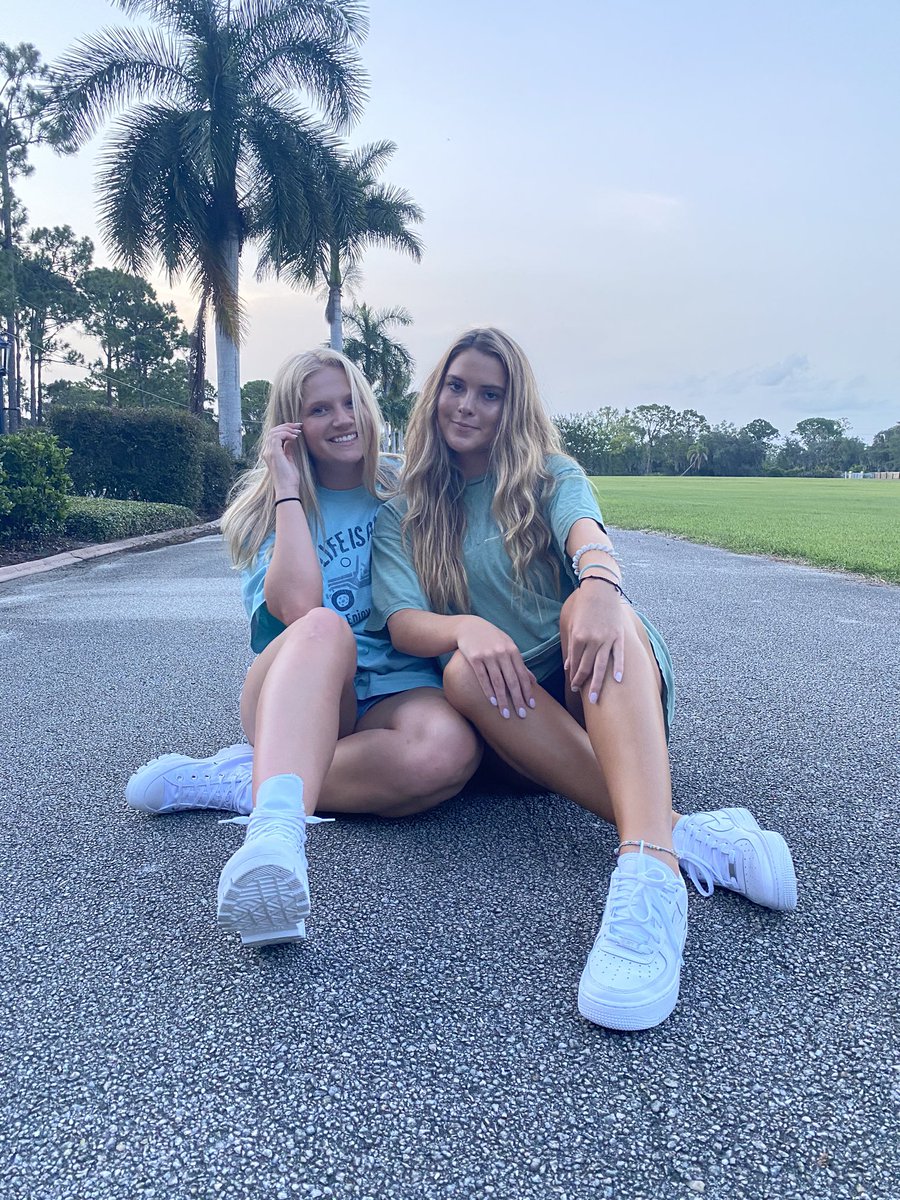maggievanluit's tweet photo. slight flex w the new kicks https://t.co/8vqcGu6hOv