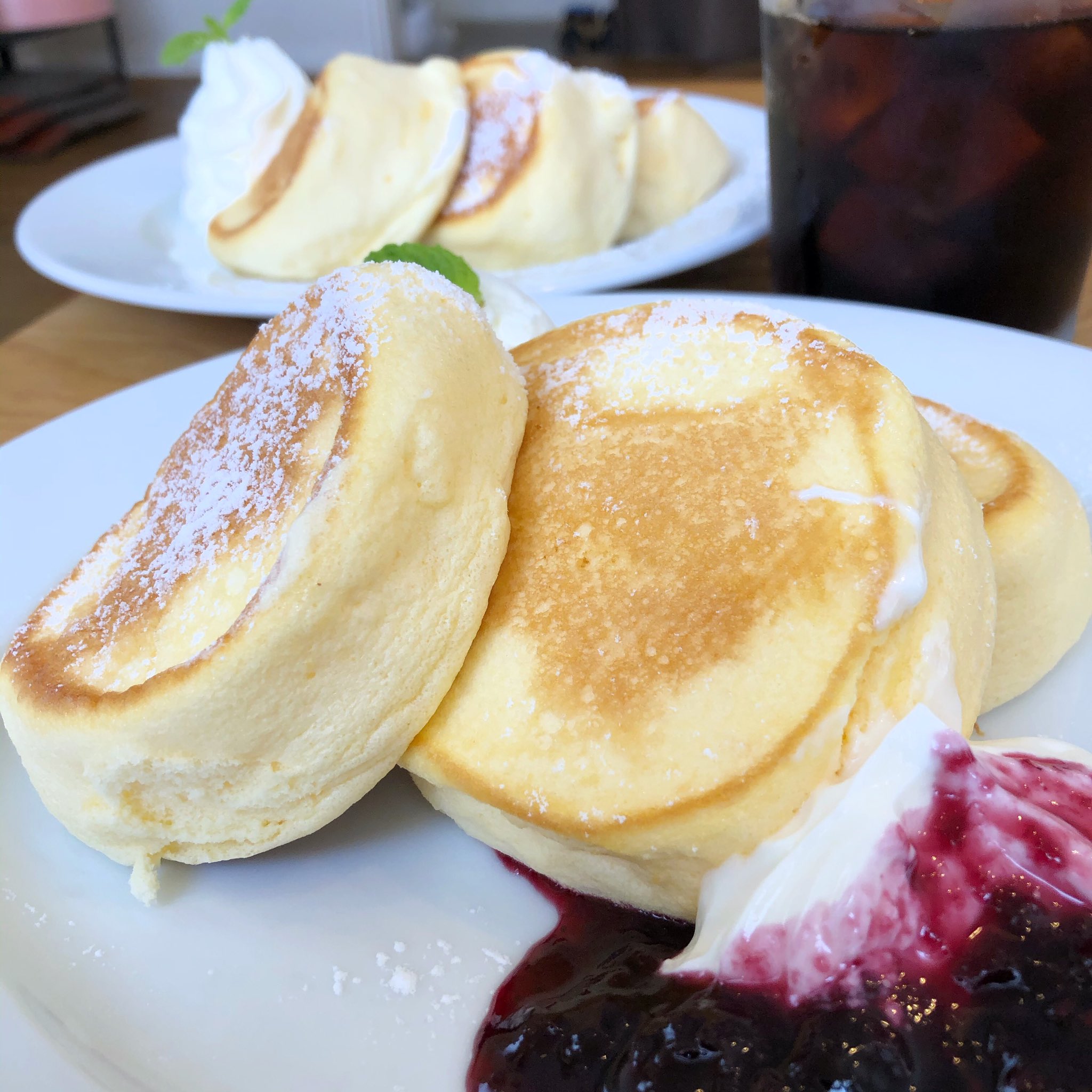 Youグルメ 愛知県豊川市 カフェmoodでパンケーキが現れた ぷるぷるのパンケーキは手強そうだ パンケーキの攻撃 半熟スフレはふわふわ フォーユーに瀕死のダメージ フォーユーは食べるを唱えた 会心の一撃 パンケーキをやっつけたれ 1000円