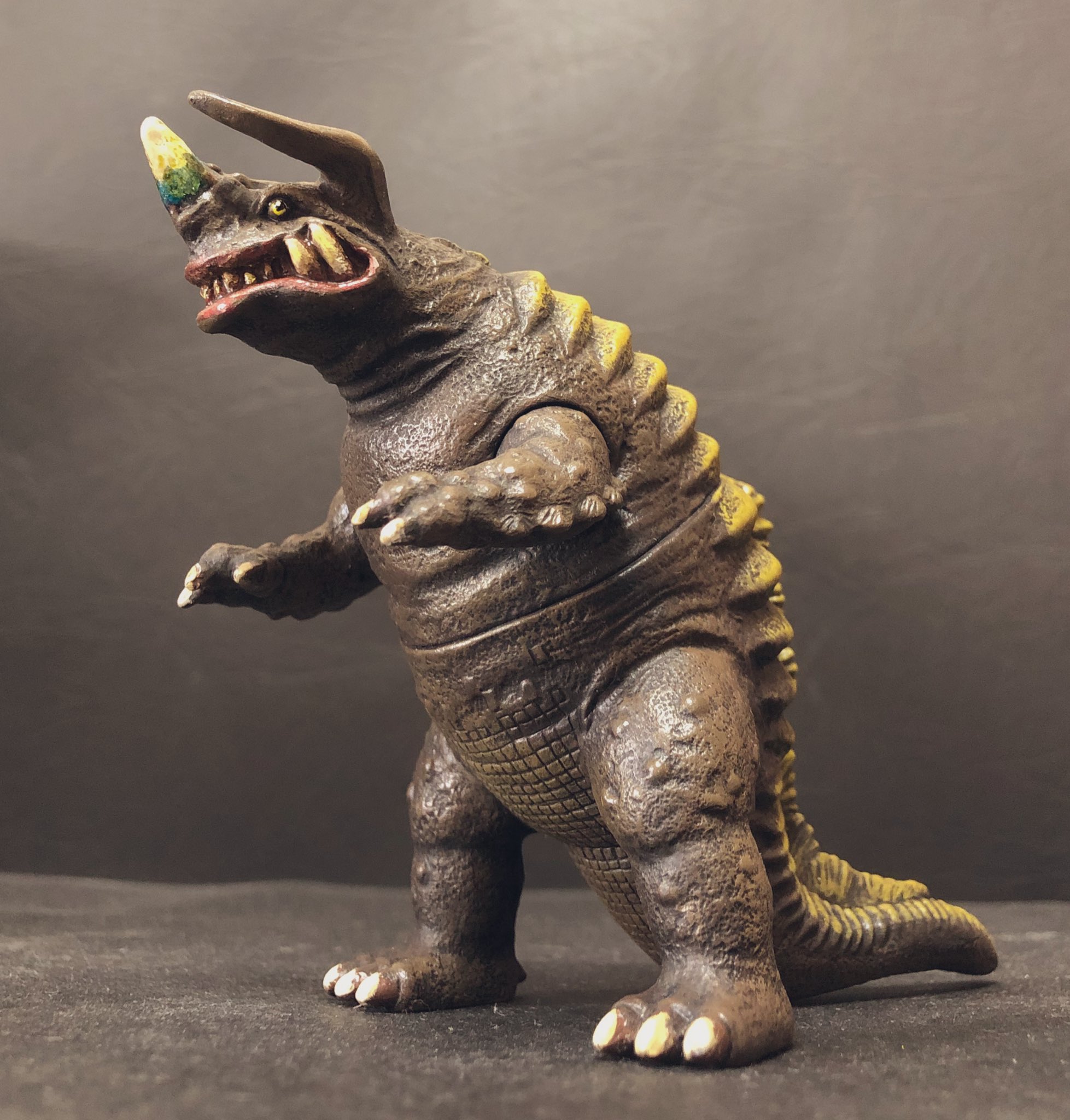 ソフビ怪獣 ネロンガ リペイント - メルカリ
