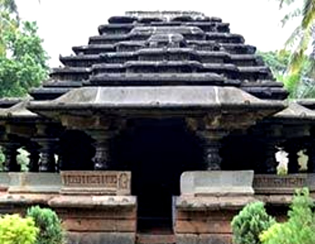 This temple belongs to the reign of Ratta Kartaveerya III, dating back to 1153 AD is an 11th-century Hindu temple dedicated to lord shiva. It has been built in Kalyani Chalukyan architectural style.Cr Google wiki n other sources.
