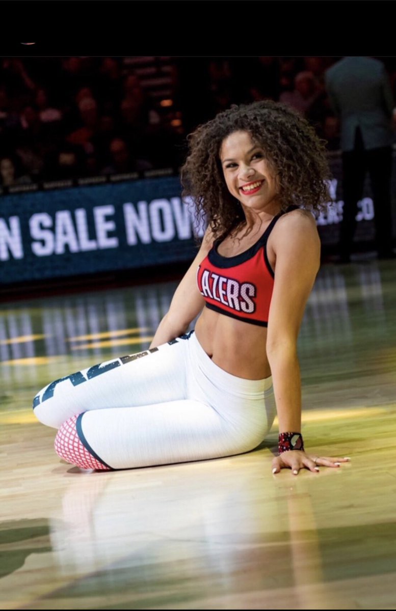 Help us wish BD Malia a HAPPY BIRTHDAY! 🎈🎈🎈
#happybirthday #birthdaygirl #celebrate