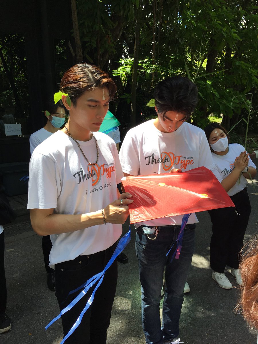 bester_mc's tweet photo. #TharnTypeบวงสรวง  
#GulfKanawut
#MewSuppasit
#ลูกบอลของคุณบิ๊กกลัฟ
#mewlions
#หวานใจมิวกลัฟ https://t.co/hTJwUq0HDZ