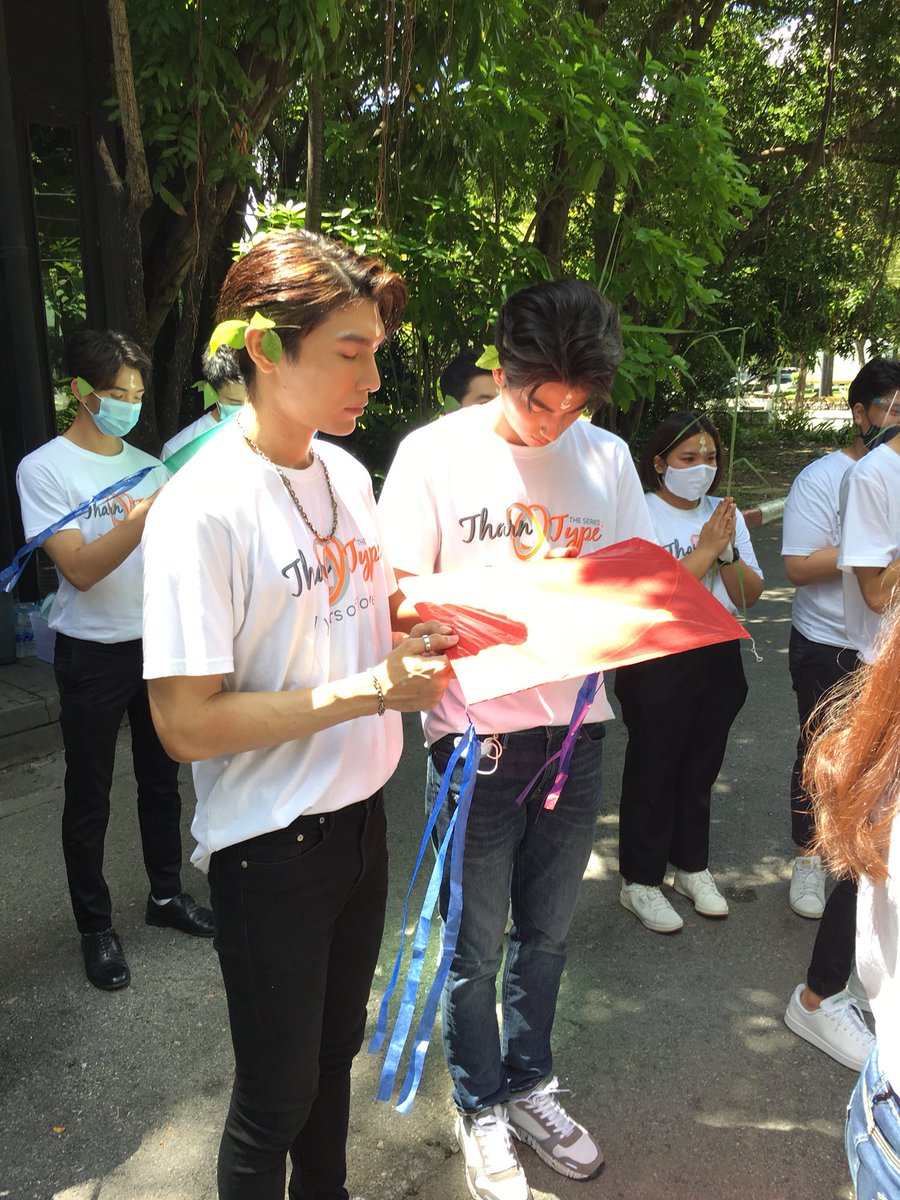 bester_mc's tweet photo. #TharnTypeบวงสรวง  
#GulfKanawut
#MewSuppasit
#ลูกบอลของคุณบิ๊กกลัฟ
#mewlions
#หวานใจมิวกลัฟ https://t.co/hTJwUq0HDZ