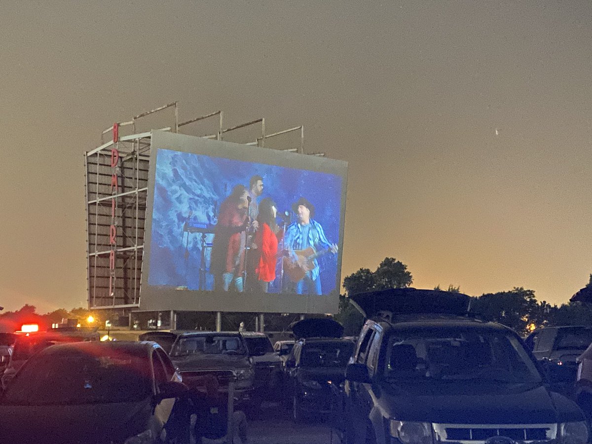 LOBOklahoma's tweet photo. Watching @garthbrooks sing about Tulsa while watching from a Tulsa drive-in is my kind of Saturday! 🤠 #GarthDriveIn https://t.co/b9gPYBJSO1