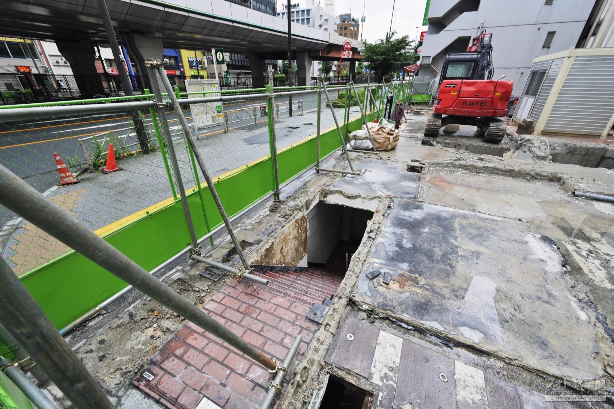 マクドナルド秋葉原昭和通り店の跡地に？ドラクエみたいな階段が出現するwww