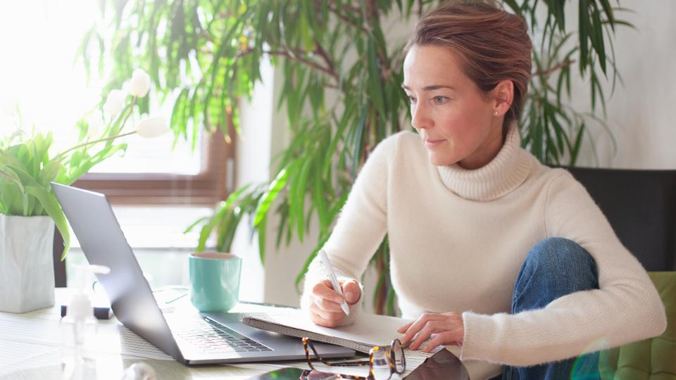 Forbes's tweet image. Here are 5 ways employees can help lead their company out of the Covid-19 crisis: on.forbes.com/6014GOGF4