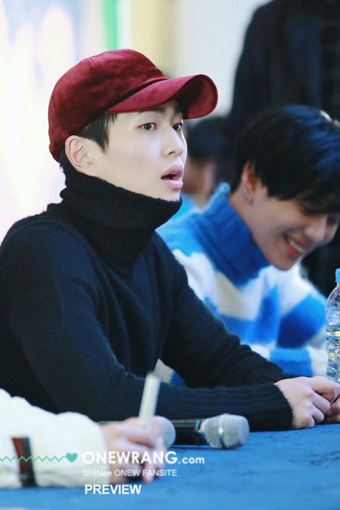  D-22 ONEW’S BACK dearest jinki,how was your day? i just wanted to tell u how thankful i am for you and your music — for it has really comforted me esp lately. i saw these pictures of u and this is one of your iconic outfits ever. you look good in turtleneck!yours,triz