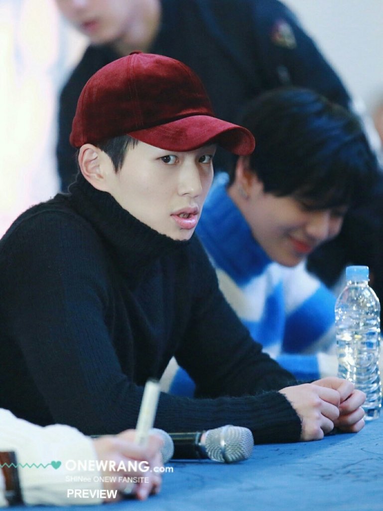  D-22 ONEW’S BACK dearest jinki,how was your day? i just wanted to tell u how thankful i am for you and your music — for it has really comforted me esp lately. i saw these pictures of u and this is one of your iconic outfits ever. you look good in turtleneck!yours,triz