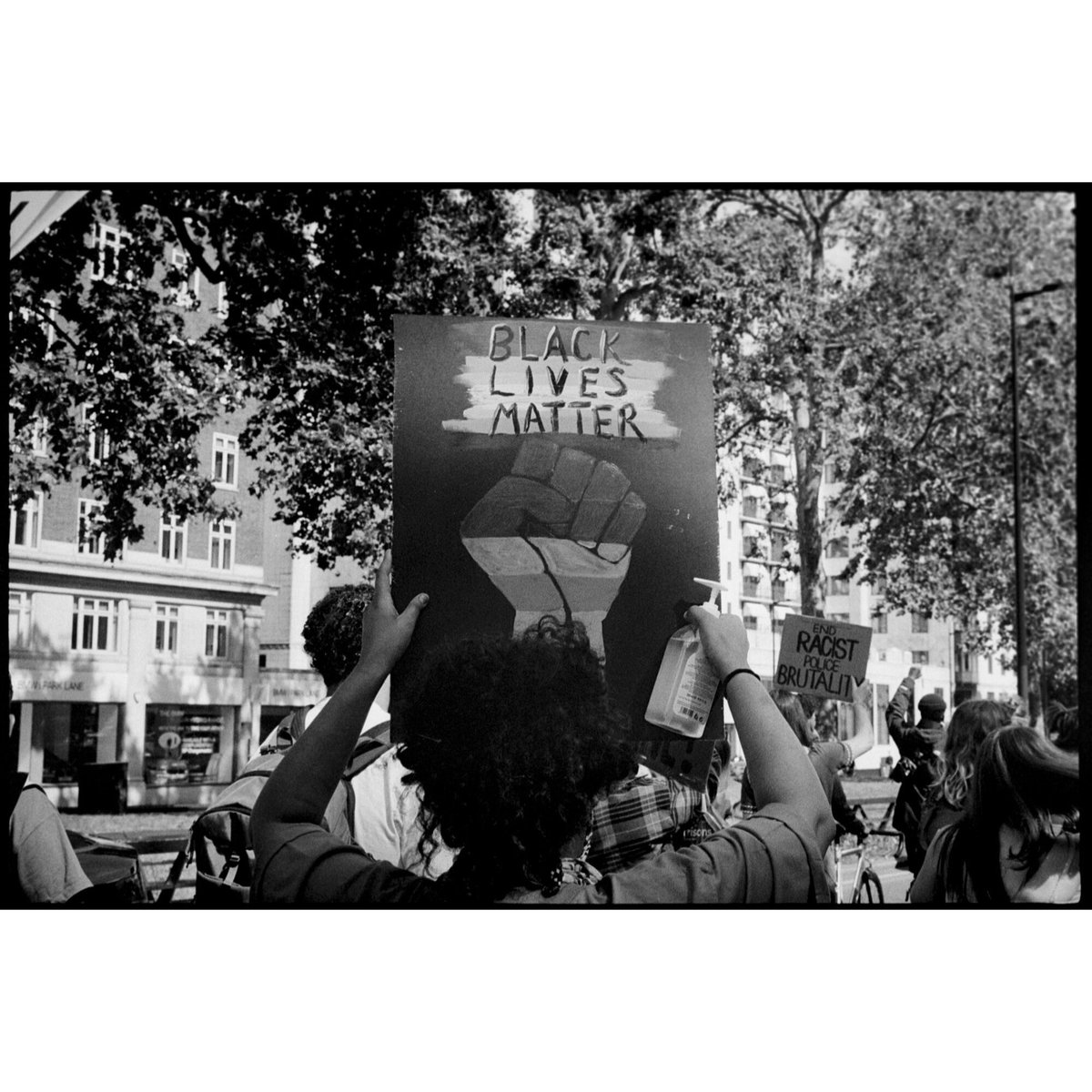✊🏻✊🏼✊🏽✊🏾✊🏿#BlackLivesMattterUK #BLMLondon #BLMLDN 📷Laura Radford. #LeicaM6 #400TX #35mmfilm #shootfilm