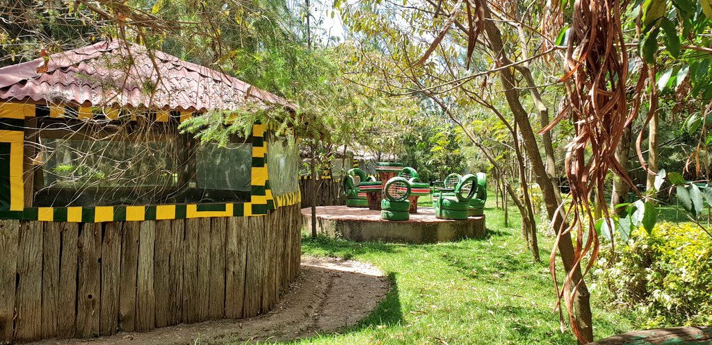 How do you do Maasai Mara on a budget? You leave Nairobi early and get to Osim Country Lodge just outside Narok Towm. They have rooms from 1500/~ (single) to 3,500 for a double incl breakfast.