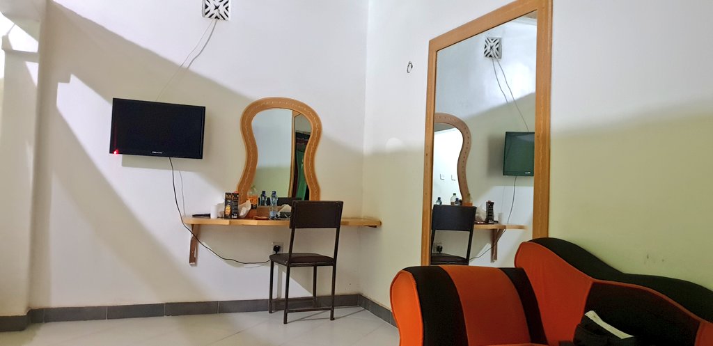 Apart from the feeling that you're sleeping in a stadium with all the Kenyan flag colors decor, it's a pretty decent room. This is the double room