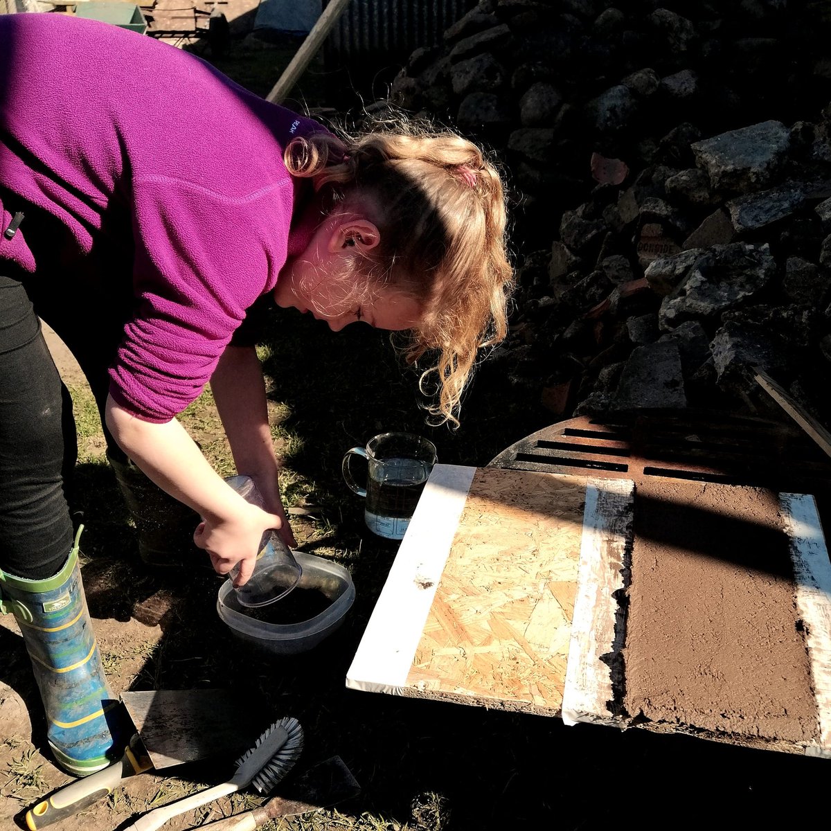 Taking a vernacular approach to our clay mixes, testing helps to deal with such a high clay content and lack of sand in our subsoil. ⁠
#clayfloor #clayplaster #naturalbuilding #traditionalbuilding #Strathearn #Crieff #Scotland #claysoil #testing
