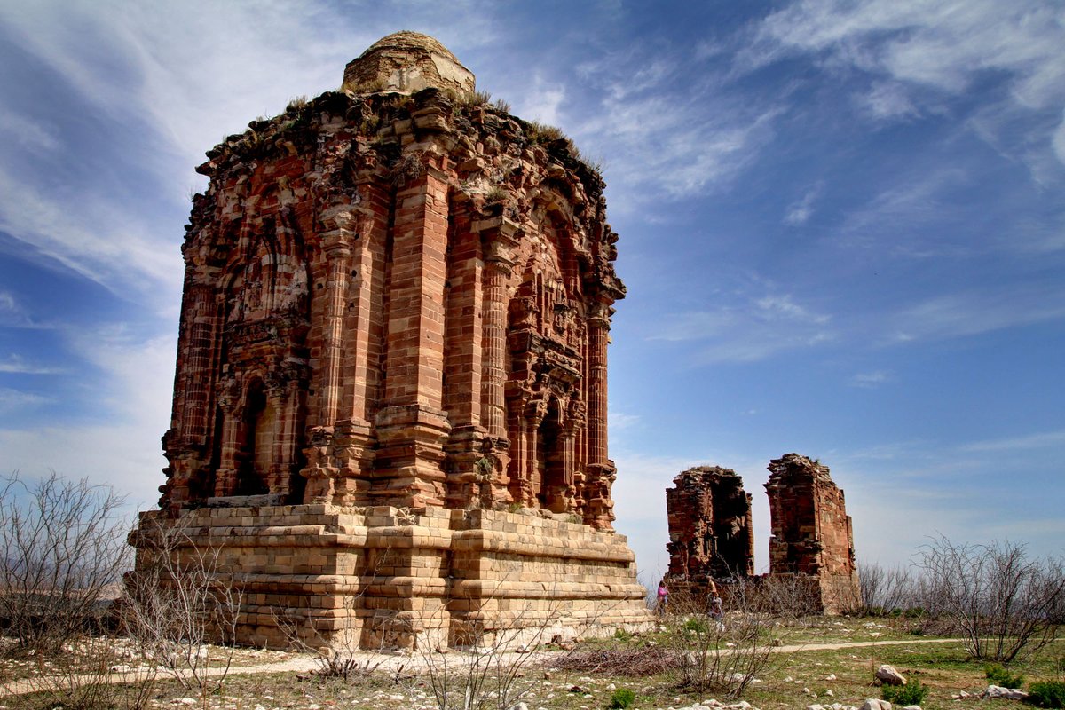 Malot Fort, ChakwalIt was built by Raja Mal Dev Janjua. Today only a temple stands while most of the walls haven't survived the test of time.