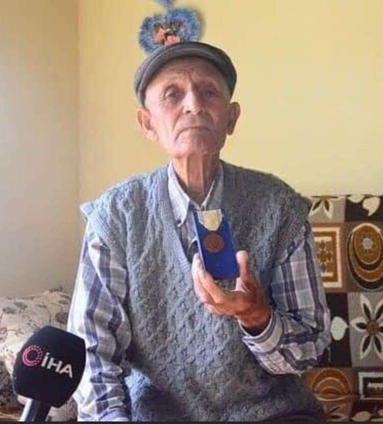 Belediye Meclis Üyemiz Ali Aydar'ın Kıymetli Dedesi Kore Gazisi Seyit Ahmet Aydar amcamız Hakka yürümüştür. Kendisine Yüce Allah'tan rahmet, ailesi ve yakınlarına sabırlar diliyoruz. 

BBP DEVELİ İLÇE BAŞKANLIĞI