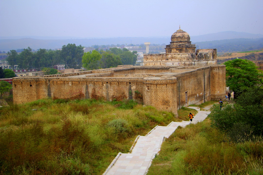 Hari Singh Nalwa's Haveli, Katas Raj, ChakwalThe fortified haveli (mansion) was built by the Sikh General Hari Singh Nalwa and over looks the holy Hindu ponds believed to be Shiva's tears. The Haveli is built with a typical military design including kill holes.