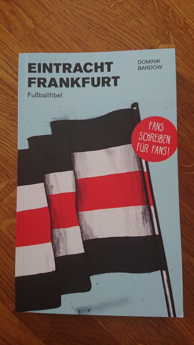 ClaaasKlar's tweet photo. Tolle Lesung, schönes Buch und beste Widmung:
Dem Class Klar sein Lieblingsbuch
😂
#EintrachtFrankfurt #Fußballfibel #SGE #forzaSGE
@dbardow https://t.co/CIsltdskVh