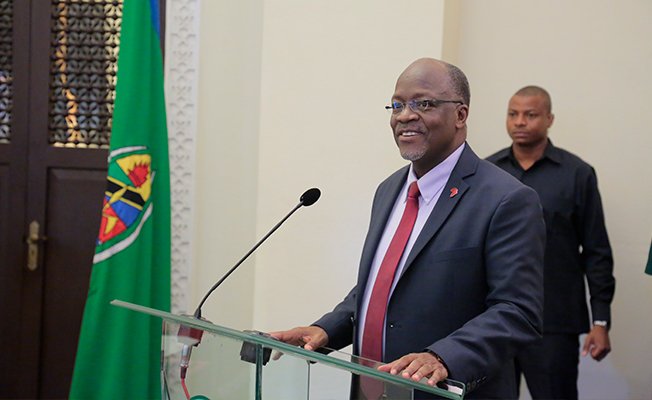 NetworkTv2023's tweet photo. Miaka michache iliyopita hapa wilaya ya Kisarawe na wilaya nyingine za Mkoa wa Pwani yalikuwa maficho ya wahalifu, pasipo na amani hata miradi hii isingefanyika, nawasihi sana tusishiriki katika mambo hayo.
Rais Dkt @MagufuliJP
Kisarawe Leo.
#KfUpdates. https://t.co/WQMM5lMonD