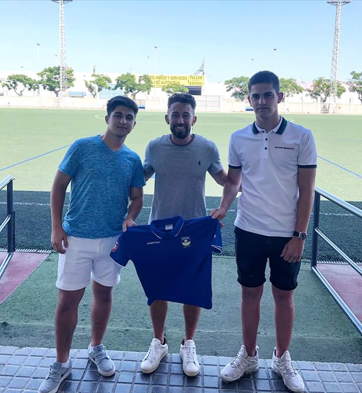Nuestros dos emblemas tras más de una década en el club. Se adentran en su última temporada de fútbol base en nuestro Juvenil “A” desde la etapa Querubin. Difícil de encontrar esa lealtad tras tantas temporadas, gracias.
.
#Unanuevaera #sedavicf #juvenilA