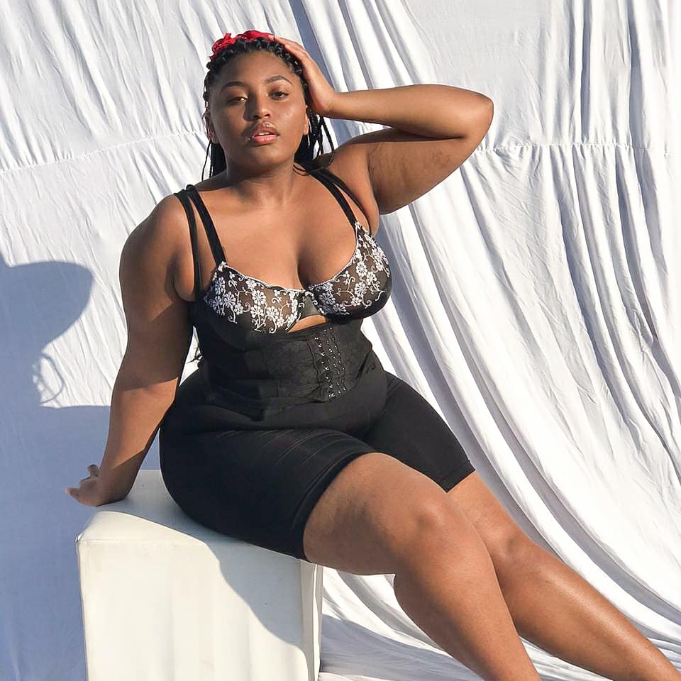 blackcharbie's tweet photo. Serving fupa https://t.co/tSPTKfhmRe