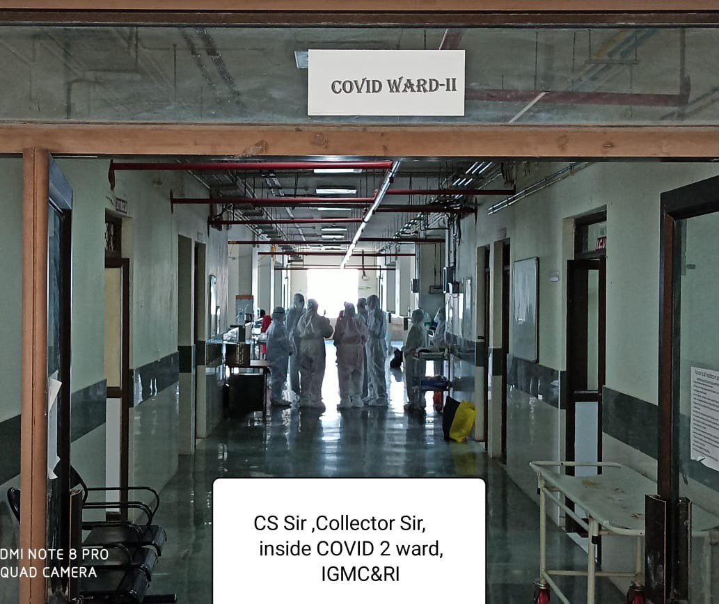 thekiranbedi's tweet image. Chief Secretary ⁦@AshwaniKumar_92⁩ along with Secretary Health ⁦@DocArunt⁩ / Collector visiting COVID hospital IGMC in Puducherry. All possible efforts afoot. 
While stabilising of neighbouring Tamil Nadu remains the key challenge for Puducherry.