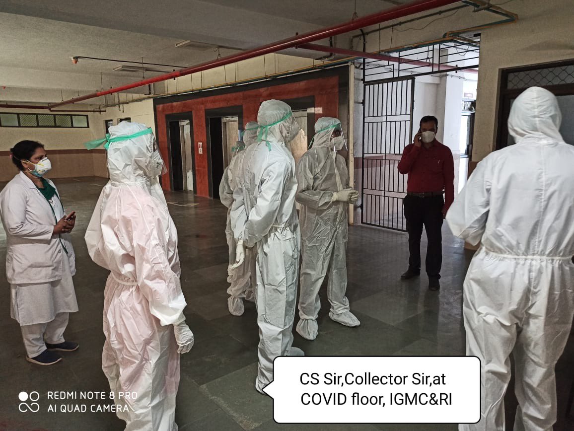 thekiranbedi's tweet image. Chief Secretary ⁦@AshwaniKumar_92⁩ along with Secretary Health ⁦@DocArunt⁩ / Collector visiting COVID hospital IGMC in Puducherry. All possible efforts afoot. 
While stabilising of neighbouring Tamil Nadu remains the key challenge for Puducherry.