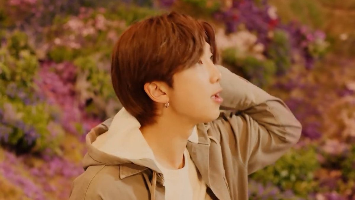 Onkanok22's tweet photo. ไม่รู้ทำไม ชอบช็อตนี้มากกกกกกกก
#StayGold_BTS #StayGold #StayGoldMV https://t.co/bjBc0pOc3n