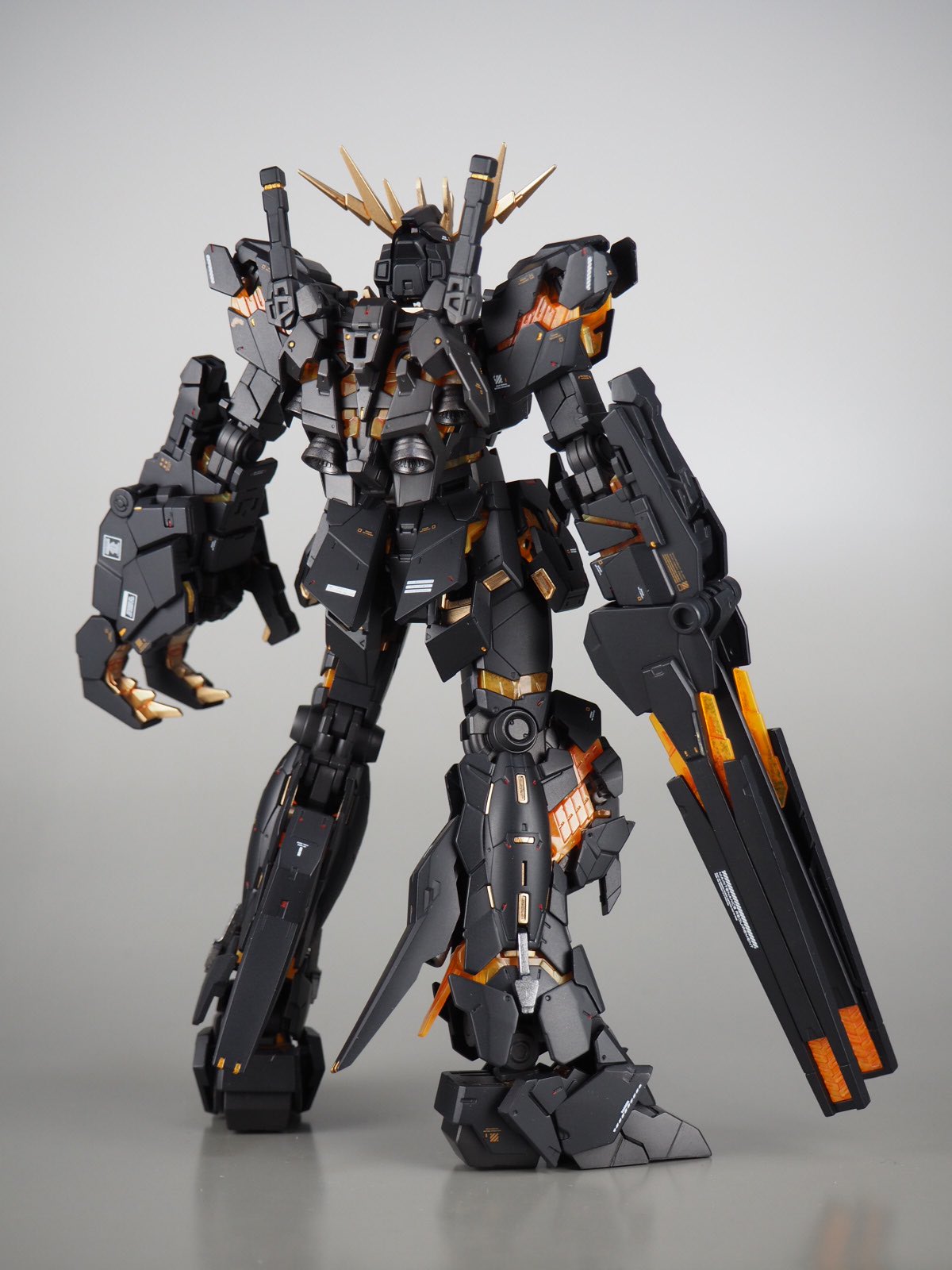 えぬせ ユニコーンガンダム2号機 バンシィ 完成しました キットはrgで プレバンの追加セットを使いました 今気づいたけどvnのツメが１つ閉じてたね まぁいいか サイコフレームは換気扇フィルター塗装を使用 これがやりたかったのよ 黒も好みの黒