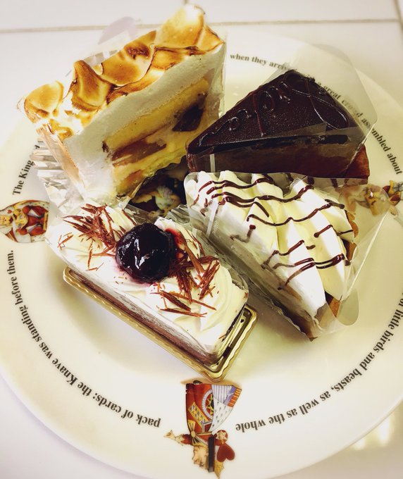 とりあえず好きな時にケーキを買いに行けるようになっただけでも嬉しいですよね 雁えりか コミックス新刊電子配信開始 のイラスト とりあえず好きな時にケーキを買いに行けるようになっただけでも嬉しいですよね 雁えりか コミックス新刊電子配信開始 のイラスト