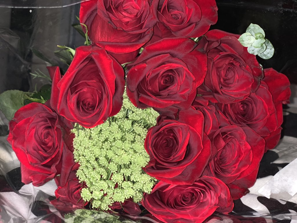 HELLAcheezy's tweet photo. when ur man brings U roses 2 thnk u 4 being a real rider 🌹❤️ (lowkey mad bcuz its HIS accomplishment &amp; he gifted ME, but I wanted 2 gift him 1st🤦🏽‍♀️😭😩🤣) 
CONGRATULATIONS ARE IN ORDER 2 THIS HANDSOME ASS MAN OF MINE &amp; cheers 2 our future ilove u ill always ride 4 u @kashnixon https://t.co/9rm0KNWhb5