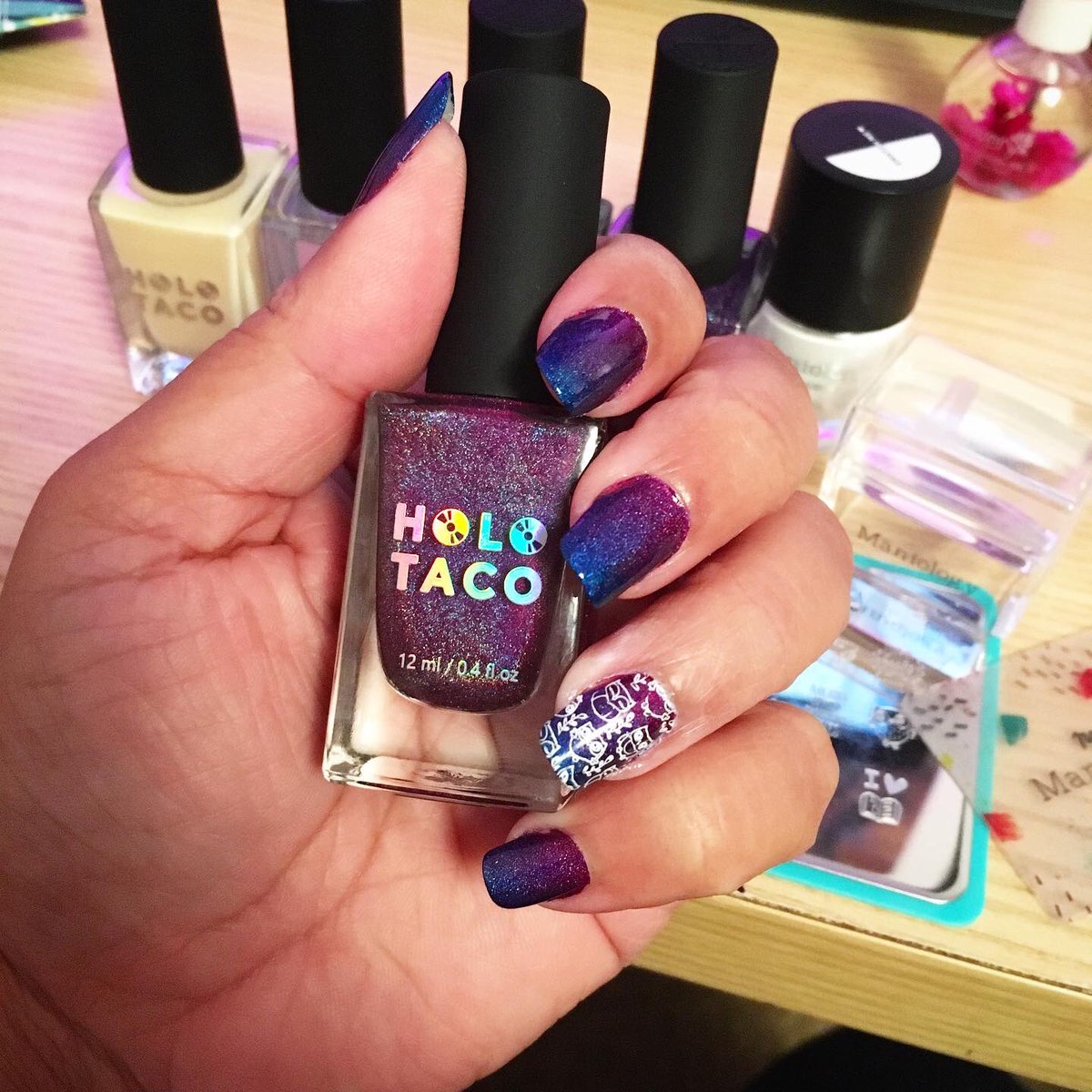 LayliaParker's tweet image. Trying out my new #holotaco polishes! Also decided to try out stamping with my new #maniology kit!