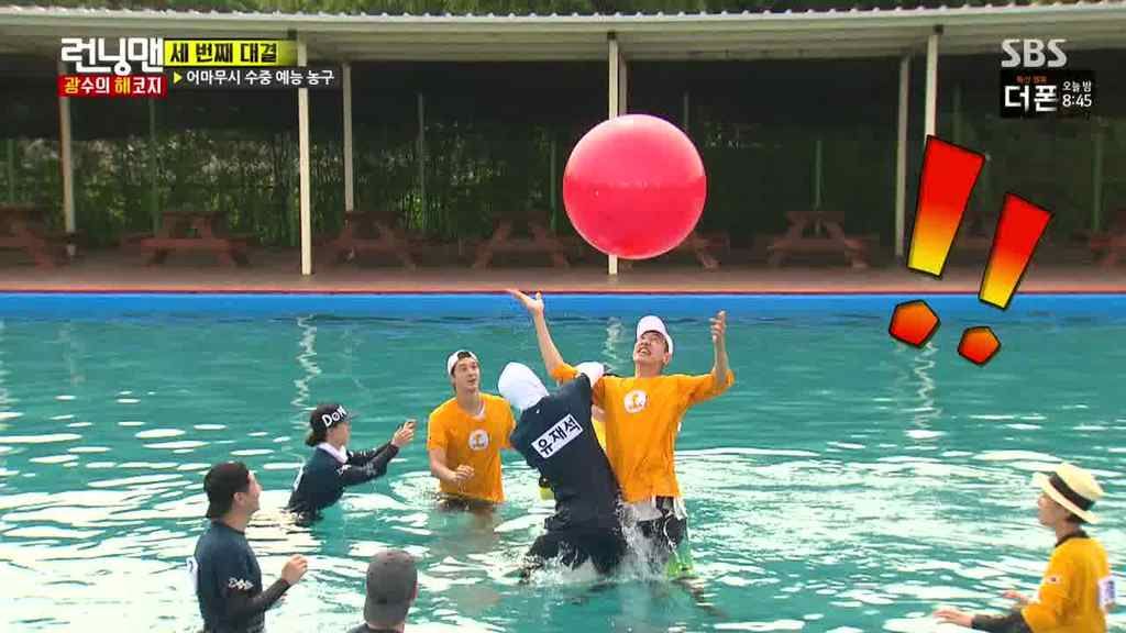 dannissh's tweet photo. Seharian nonton ini betah banget sih, lucu parah 😂🤣 bintang tamu gak ada wibawanya #RunningMan https://t.co/cG7fK3JDSl