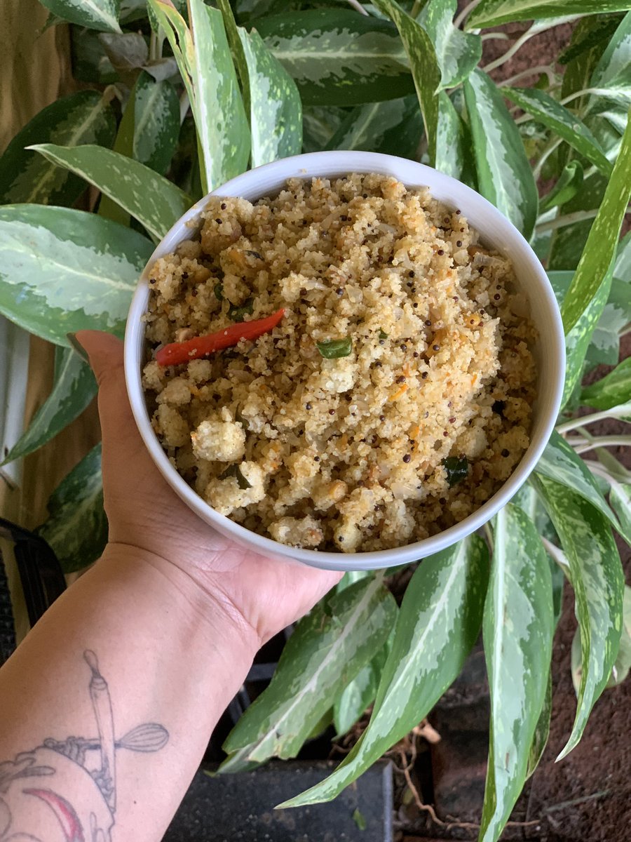 Leftovers kind of breakfast for family today while I sip on rosemary & cranberry infused hot water and wait for my 16hr fast to get over. Super crisp dosas & Podi walla Idli upma. What are you eating for breakfast people?