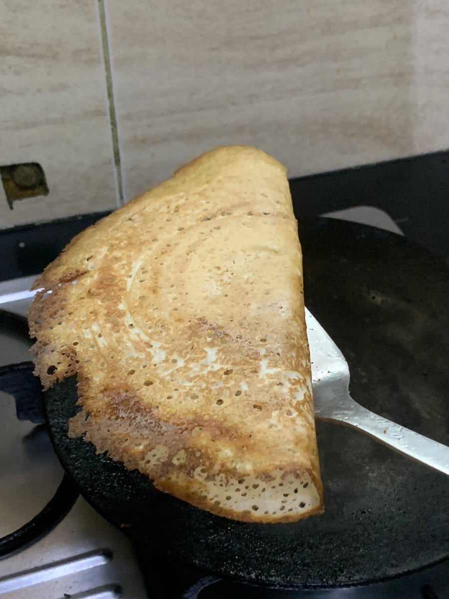 Leftovers kind of breakfast for family today while I sip on rosemary & cranberry infused hot water and wait for my 16hr fast to get over. Super crisp dosas & Podi walla Idli upma. What are you eating for breakfast people?