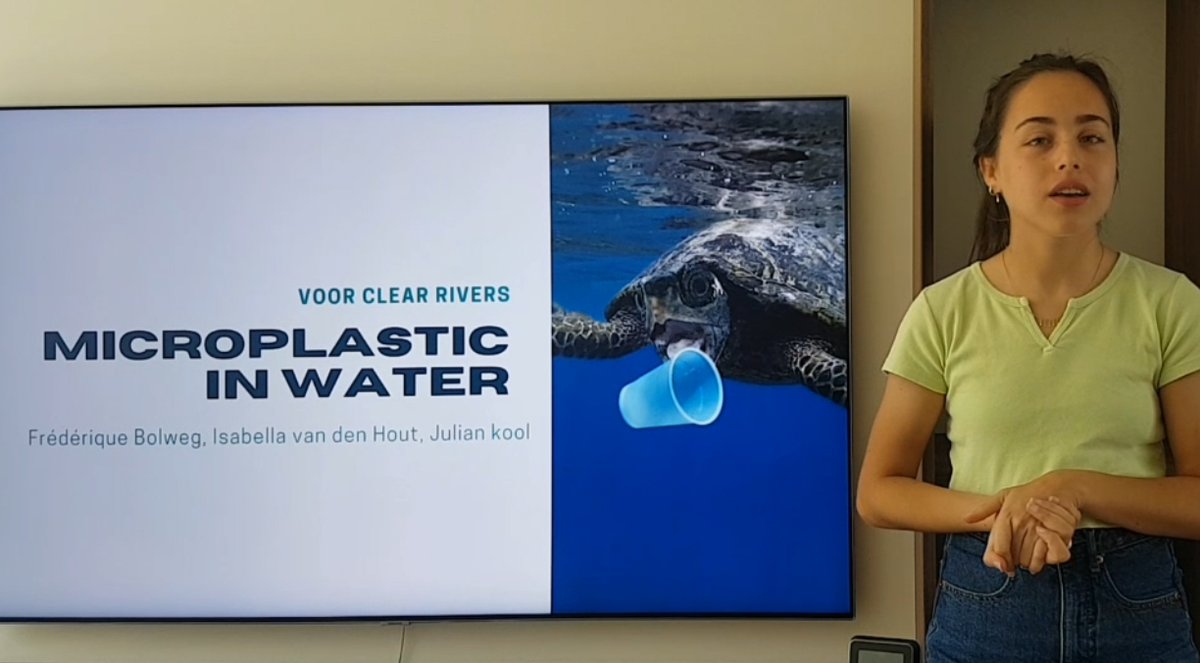 “We hope that the plastic problem will soon be resolved, because we can’t continue like this”.
Isabella, Julian and Frédérique presented their proposal to retrieve micro plastics in drainage systems.
More info: clearrivers.eu/education
@Technasium