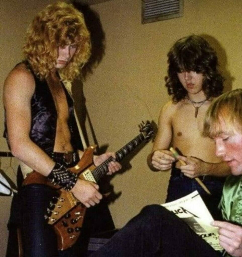guitarofthrones's tweet photo. Couple of kids and a Rich Bich! 👊🏻😈👊🏻 Wonder what kind of shenanigans they are up to now! 😇 .
.
.
via: @kirksfluffyhair .
.
.
#guitarofthrones #megadeth #metallica #larsulrich #davemustaine #bcrich #bcrichbich #richbich #thrashmetal #guitarporn #guit… https://t.co/Yh81jvT8xm https://t.co/K7wcRPg13M