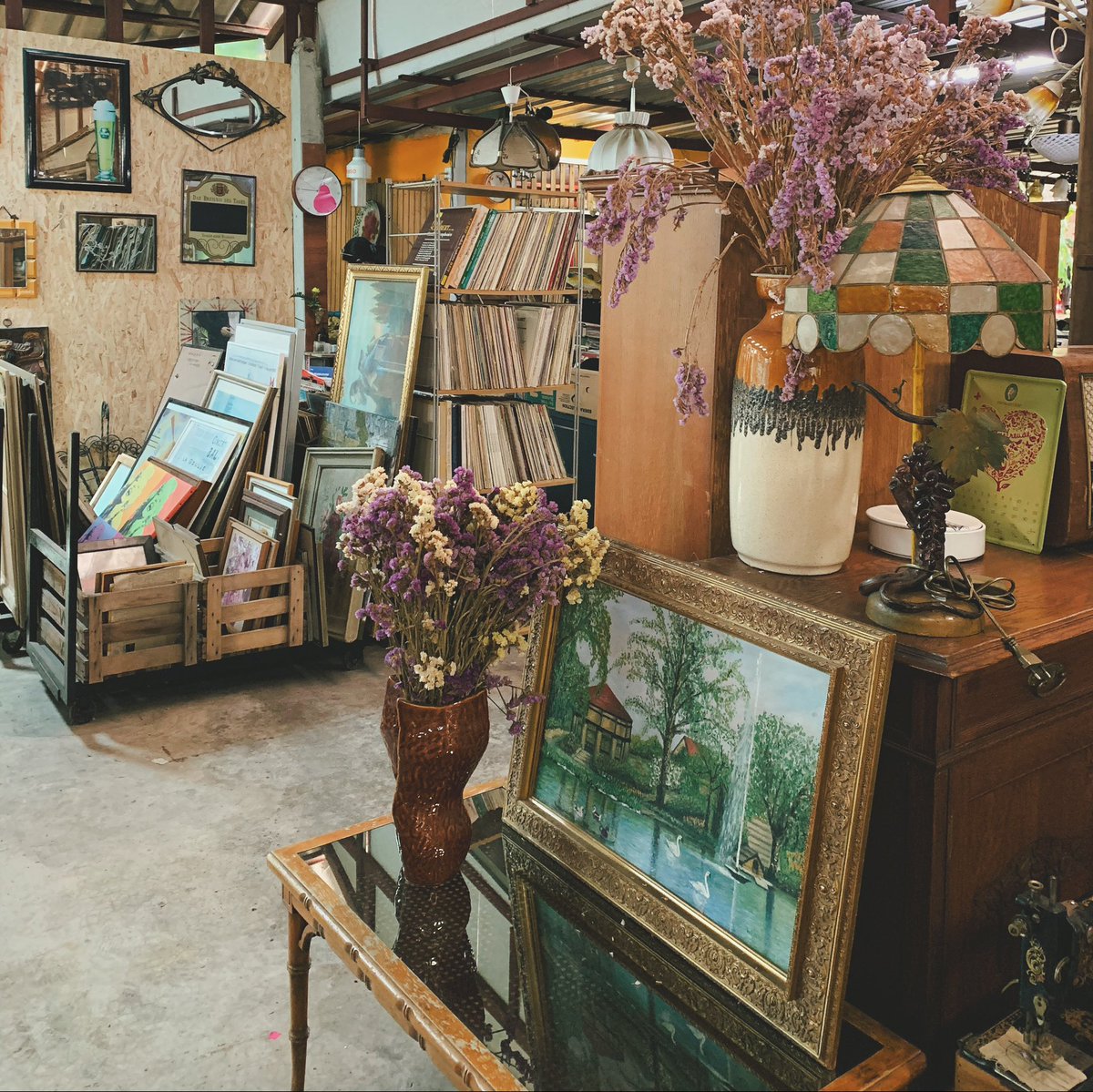 holedream's tweet photo. Hana ร้านขายของมือสองที่เชียงใหม่ เป็นอาณาจักรมาก มีทุกอย่างแบบร้านที่ชอบ CF กันใน IG มาต้องพริ้ม https://t.co/SJlLDuG01b