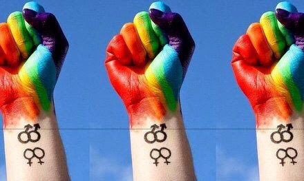 ondaceromelilla's tweet photo. La @25NMelilla expresa su compromiso con el colectivo LGTBI y por lograr una sociedad más igualitaria. #OrgulloLGTBI https://t.co/azewlLbP9O https://t.co/dbMEDmKjmv
