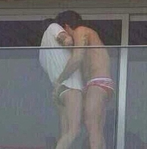 "Harry and Louis hugging and Louis grabbing Harry’s butt in a balcony"I’m sorry. These are actually Marc Jacobs and his boyfriend