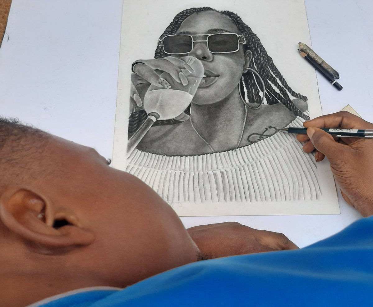 mrbeautifier's tweet photo. This drawing took me approximately 11hrs to finish it... #artwork #Pencildrawing #flowembassy https://t.co/5m0RoAhpe7