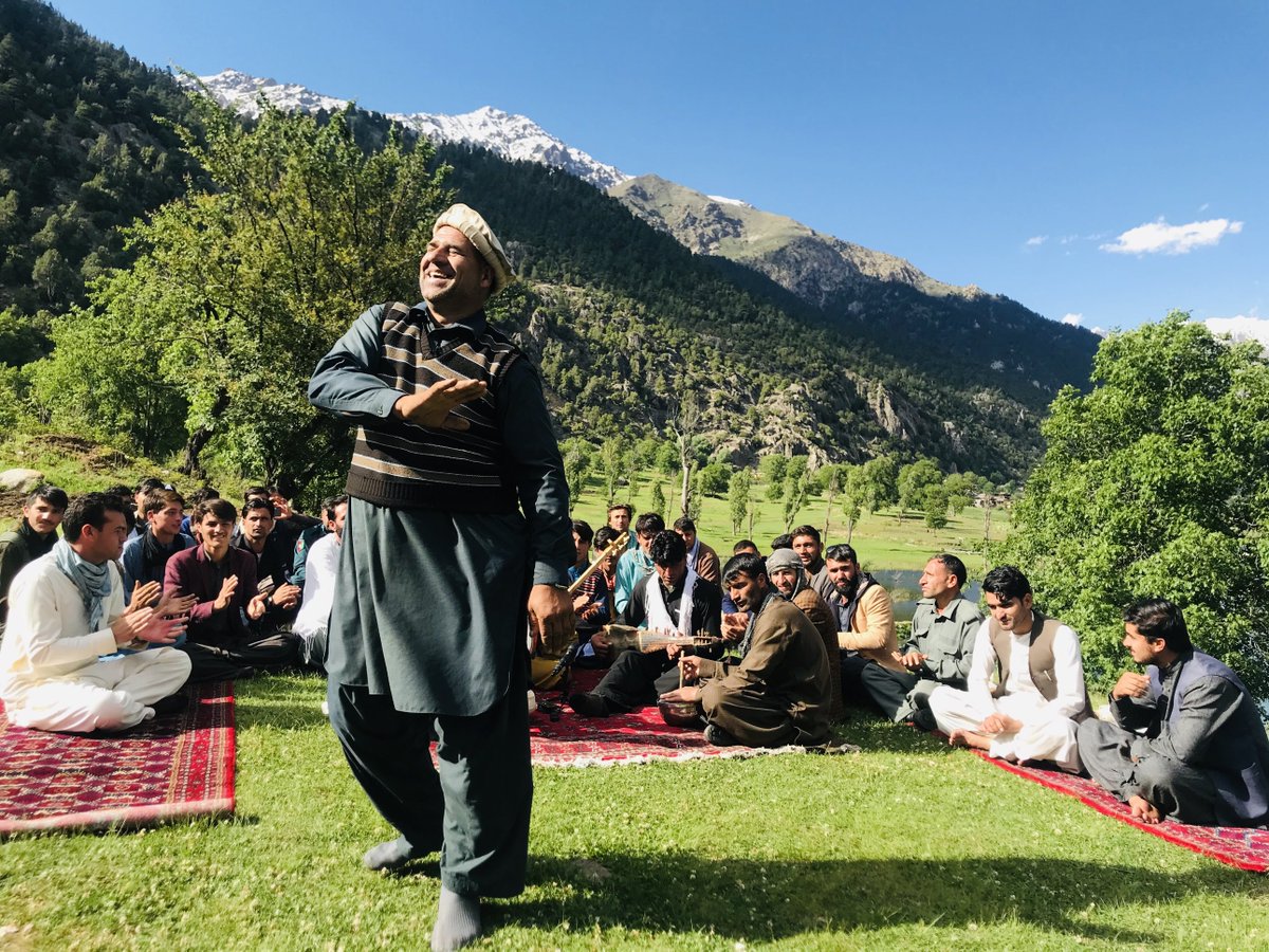 Afg_Today2019's tweet photo. موسیقی 🎶 و بیت خوانی محلی #نورستانی های وطنم❤️
فرهنگ ما کهن است.
نورستان ها چون طبیعت شان زیبا اند.
#ThisIsRealPeace https://t.co/9gdRVftdA3