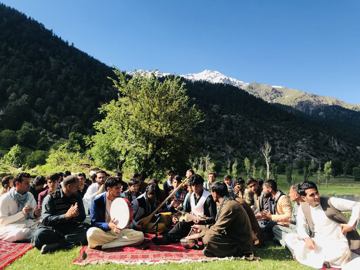 Afg_Today2019's tweet photo. موسیقی 🎶 و بیت خوانی محلی #نورستانی های وطنم❤️
فرهنگ ما کهن است.
نورستان ها چون طبیعت شان زیبا اند.
#ThisIsRealPeace https://t.co/9gdRVftdA3