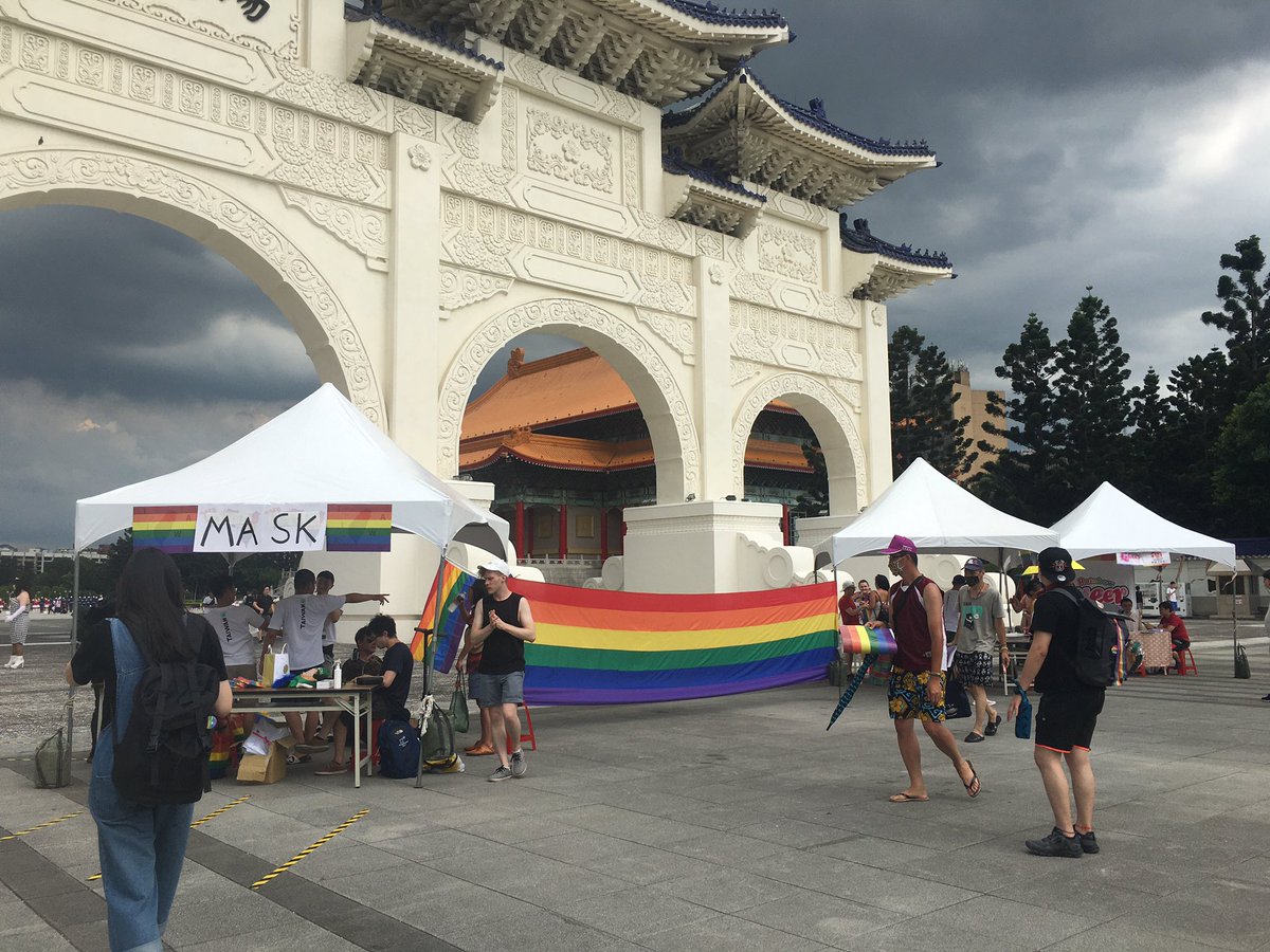 WilliamYang120's tweet photo. Happening now - As #COVID19 forced most of the Pride events around the world to go virtual, #Taiwan is organizing the a Pride Parade titled “Taiwan Pride Parade for the World.” The crowd is slowly gathering outside the Liberty Square at CKS Memorial Hall. https://t.co/35Rrj0Fsss