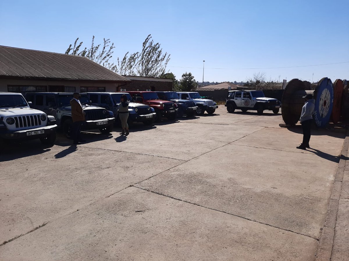 jeeprevolution's tweet photo. Jeepers and the Mpumalanga cycling Team join hands to help those in need jeepers from limpopo,Mpumalanga,Gauteng and NW working together 
#itsrevolution 
#COVID19
@Jeep_SA @Jeep @MPGov @Mtpatourism https://t.co/I3FPCymLeG