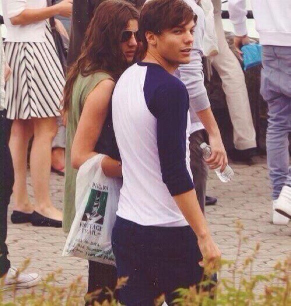 Not really about Larry but I& #39;ve seen this going around again and it& #39;s infuriating.Because first Liam is literally with them in the picture, and early that day Louis and Eleanor were seen in those exact outfits.