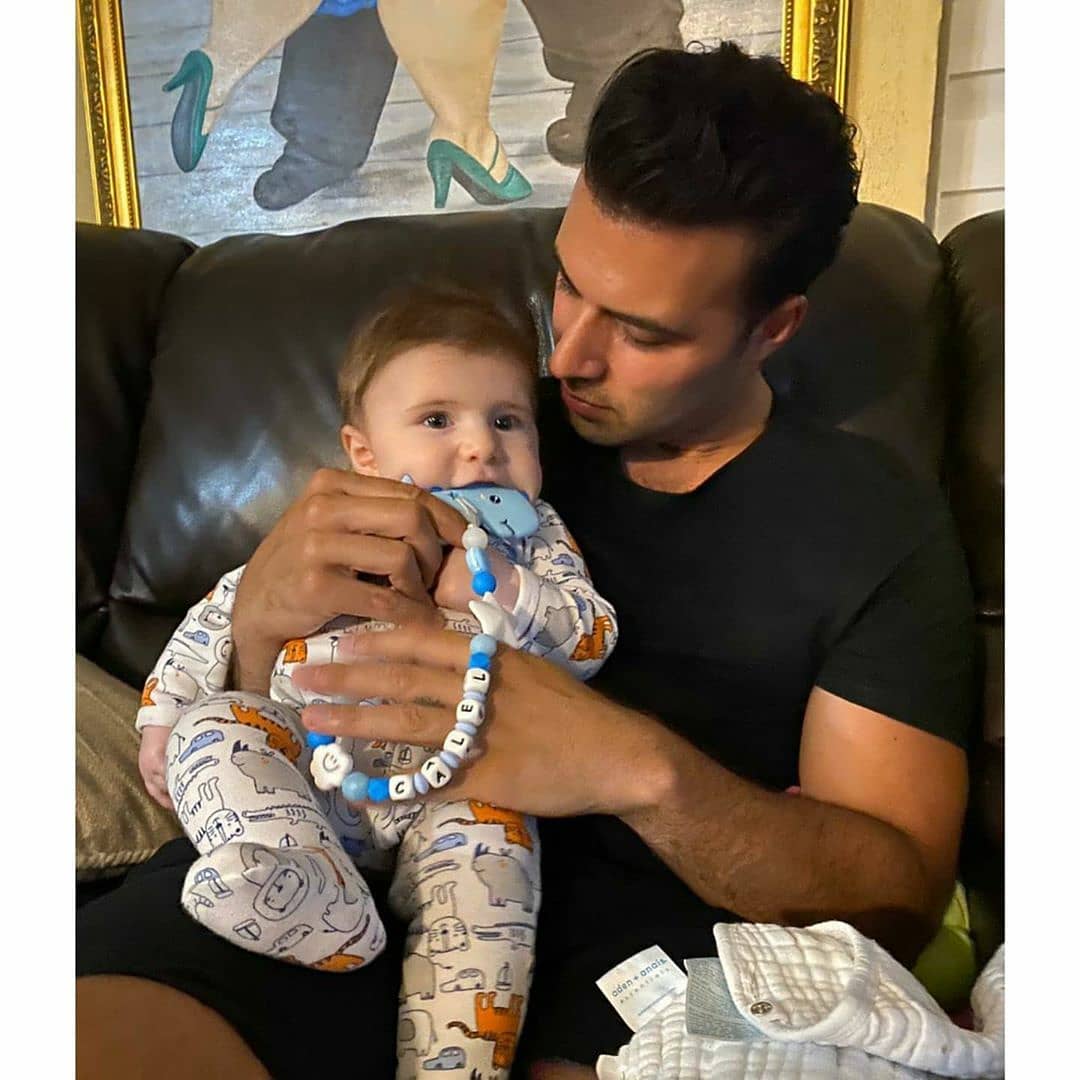 Moumoune_28's tweet photo. Repost @Jencarlos_IL
Baby #Calel #CMC with uncle @jencarlosmusic and his #dinosaur #teether by @teebeadu
Thank you @liyipsy for these gorgeous photos! You are the best!!!
#JencarlosCanela #JeanCarlosCanela #Jencarlos #Jencarlosmusic #Jen #Canela #Actor #Singer #Cantante https://t.co/q1WdqBlPDd