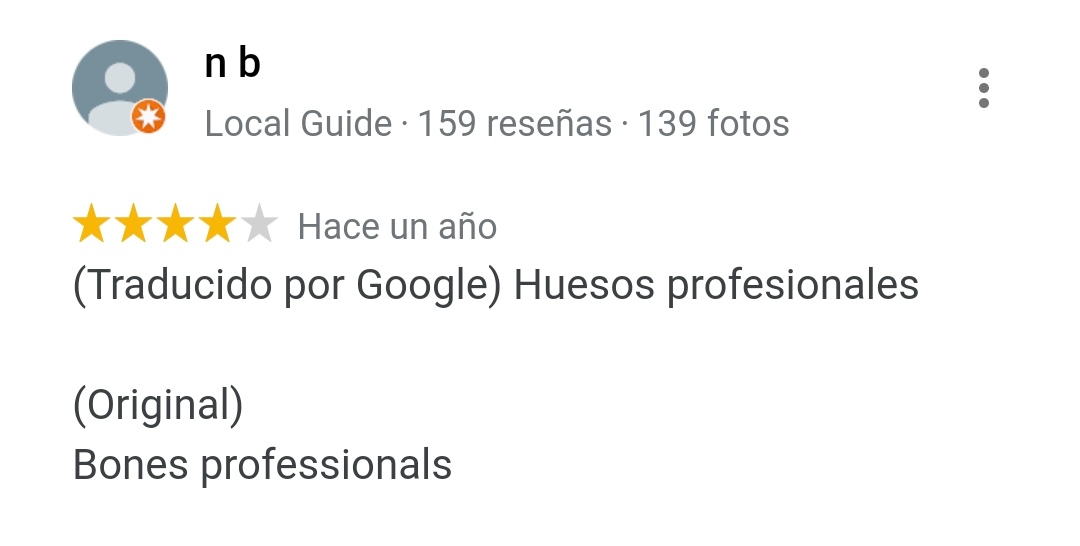 Scheherezade_SL's tweet photo. Veo esta traducción del comentario de un cliente en Google y recuerdo aquella vez que, tras un día intenso de trabajo, pasé por delante de una tienda de productos capilares llamada «Ones» y no entendía qué tenía que ver con el pelo porque aún iba con el chip del inglés. 🤦‍♀️ https://t.co/9yIgHgFqBC